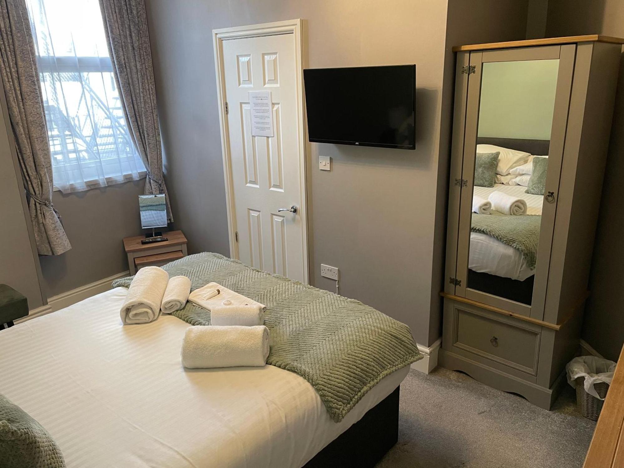 The Wildings Hotel & Tudno'S Restaurant ランディドノー エクステリア 写真