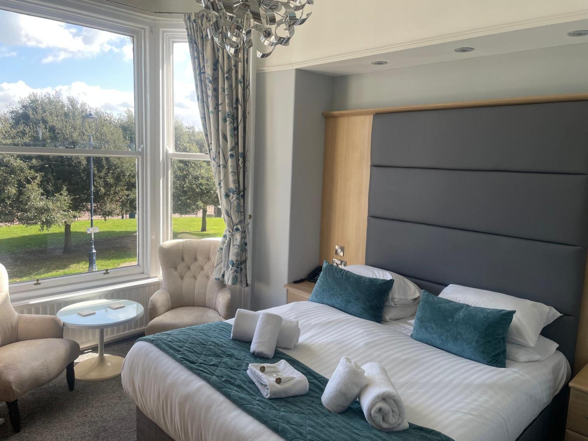 The Wildings Hotel & Tudno'S Restaurant ランディドノー エクステリア 写真